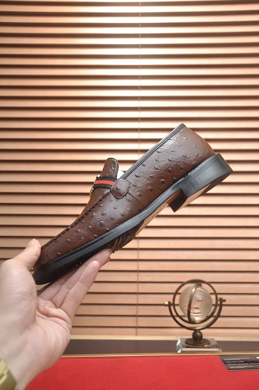 Men's men's shoes 💰460💶 [LV] (original single cowhide lining) 🍀LV's latest genuine leather business suit shoes are launched simultaneously on the official website. The first-layer cowhide imported from Italy is made of heavy gold, 💥1:1 rubber outsole from the official website. Versatile to wear, high-end without losing class, and the color combination is extraordinary. This four-season style is alluring when worn on your feet, showing off your big-name flair. Standard code 38-45 (45 customized)